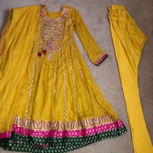 PAKISTANI 3 PIECE SUIT YELLOW SIZE SMALL